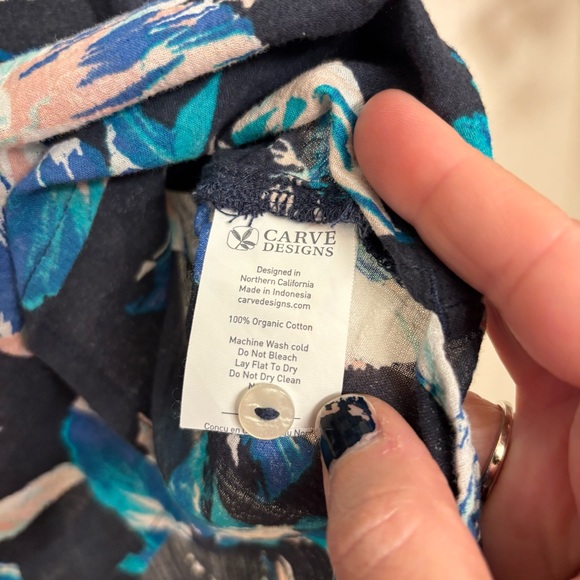 Carve Designs Floral Cotton Popover Gauze V-Neck Long Sleeve with Roll Tab XS - Picture 10 of 10